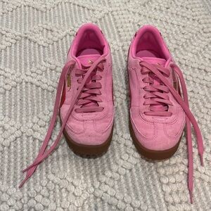 Puma Women's Vibrant Pink Sneakers